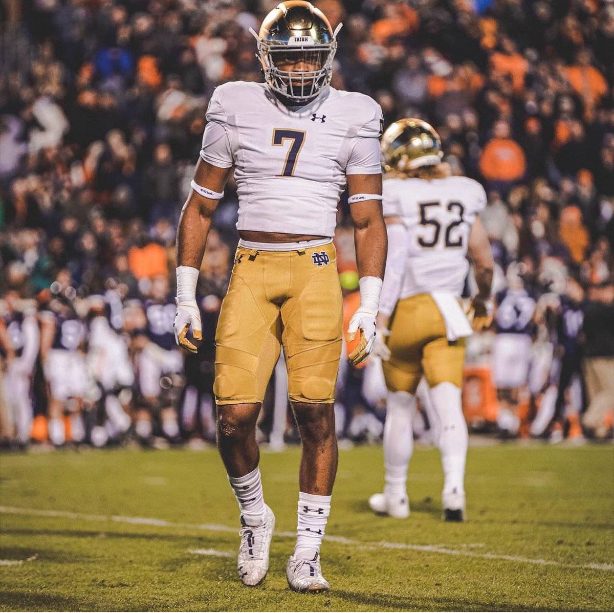 #AGTG Blessed to receive an offer from @NDFootball Thank you Coaches for offering me!! 🍀 #thankyoulord @dzoloty @TomLoy247 @adamgorney @JohnGarcia_Jr @CraigHaubert @ByKyleKelly @DemetricDWarren @TJamesND @NotreDame247 @CoachWash56 @NickSebas_ @CoachAlGolden @Marcus_Freeman1