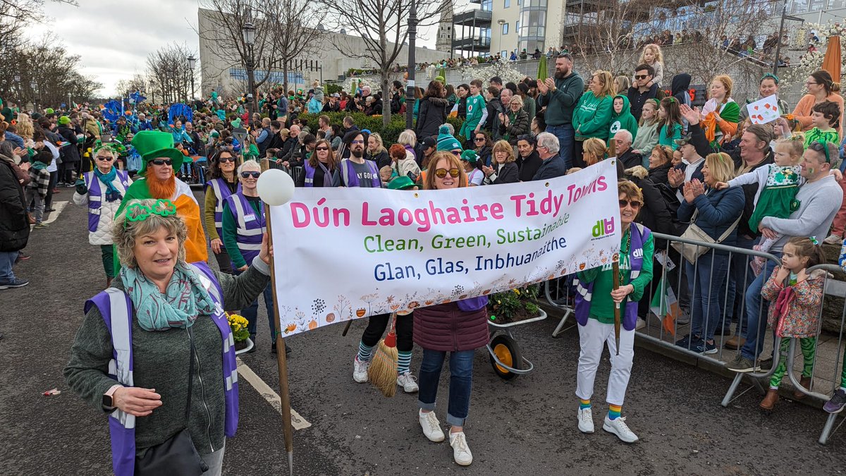 🌿Big thanks to the Dun Laoghaire Tidy Towns group for their hard work in keeping our town clean and beautiful. Today, we celebrate together, appreciating their efforts. Thank you! 💚 #DunLaoghaire #DLTStPatricks