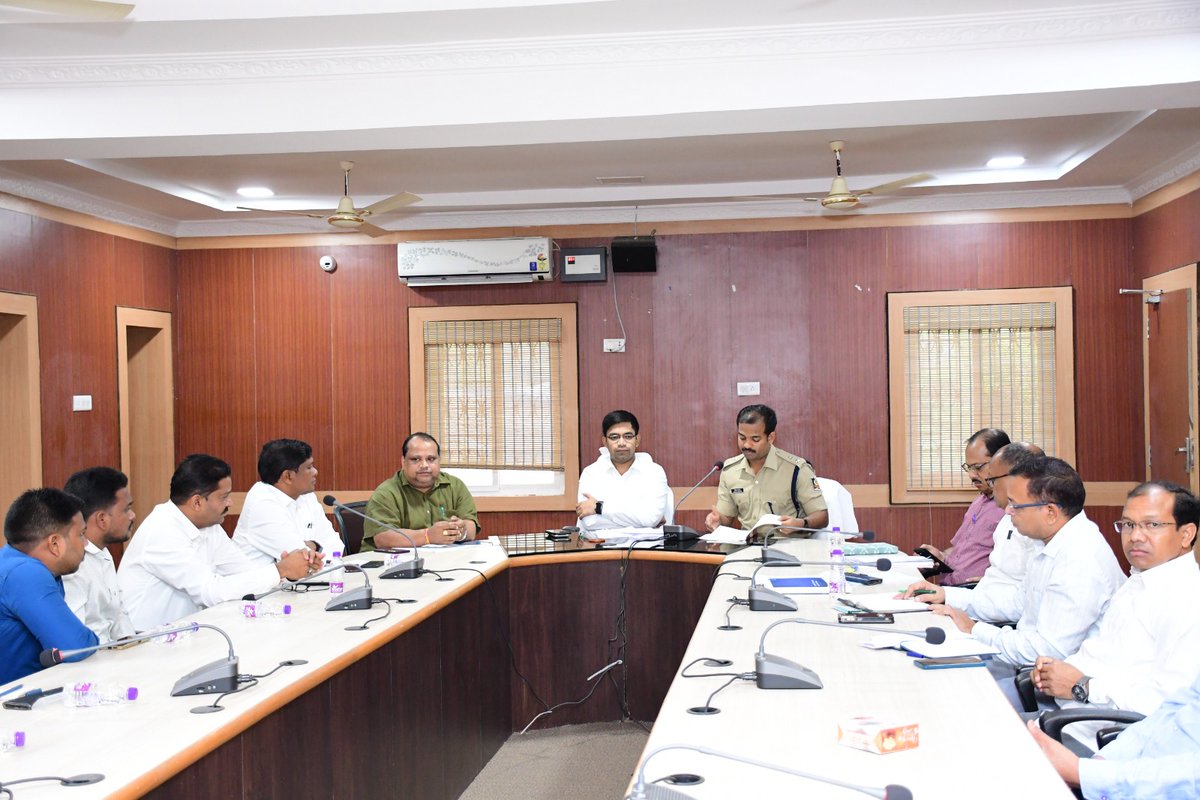The District Election Officer & Collector, Koraput conducted a meeting with the representatives of recognized political parties focusing on the timelines for SGE-2024 and the ECI guidelines on Model Code of Conduct (MCC). @ECISVEEP @OdishaCeo