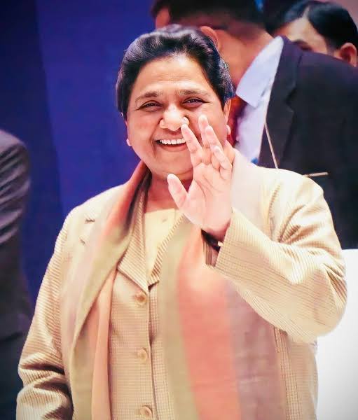 उत्तर प्रदेश मे अभी बहुत खेल बाकी है.! बहन कुमारी <a href="/Mayawati/">Mayawati</a> जी को निराश हताश और खामोश समझने वालों को जल्द झटका लगेगा.! बड़ा तूफान आने से पहले जैसे पूरी प्रकृति एकदम शांत हो जाती है उसी प्रकार उत्तर प्रदेश मे ये राजनैतिक खामोशी..बसपा के राजनैतिक तूफान आने के पहले की खामोशी है.!