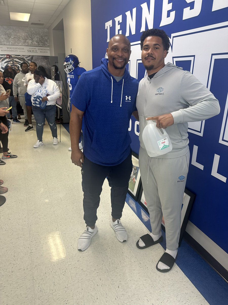 Mbyrd270's tweet photo. Had a great time at TSU!! Blessed 🙏🏽
LEGEND 🐐 @EddieGeorge2727 
@TSUFbrecruiting https://t.co/ZWYPs31mq7