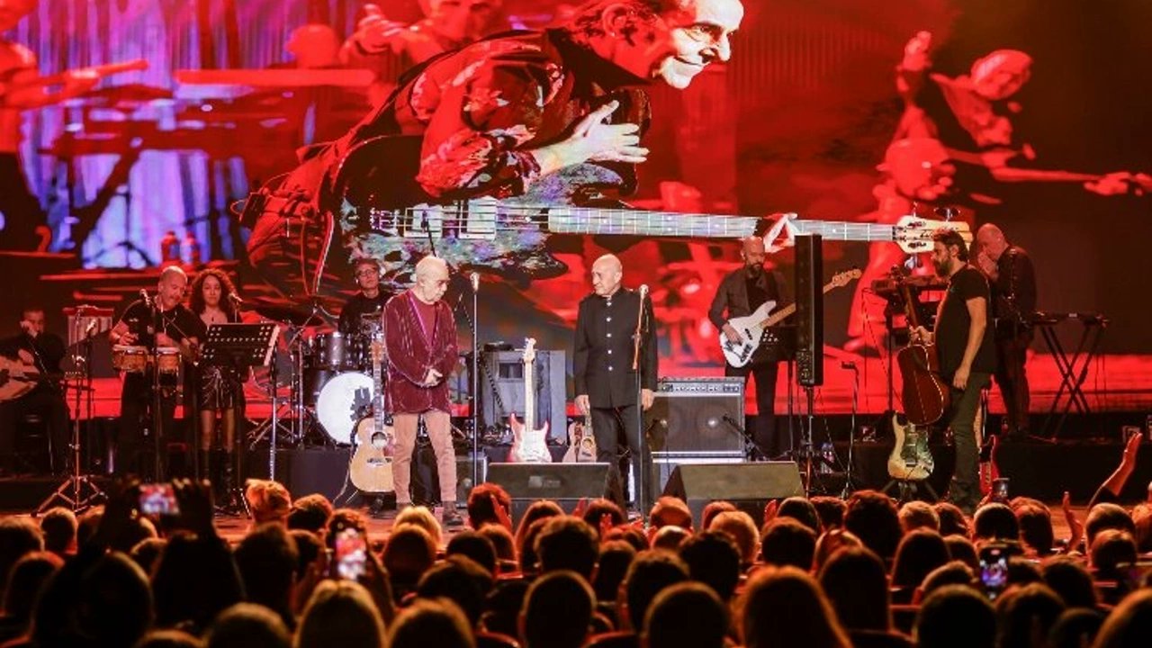 Kısa Dalga on X: "Özkan Uğursuz ilk konser... MFÖ sahnedeydi https://t.co/QORXaFEFZJ https://t.co/tvpkui3WJI" / X