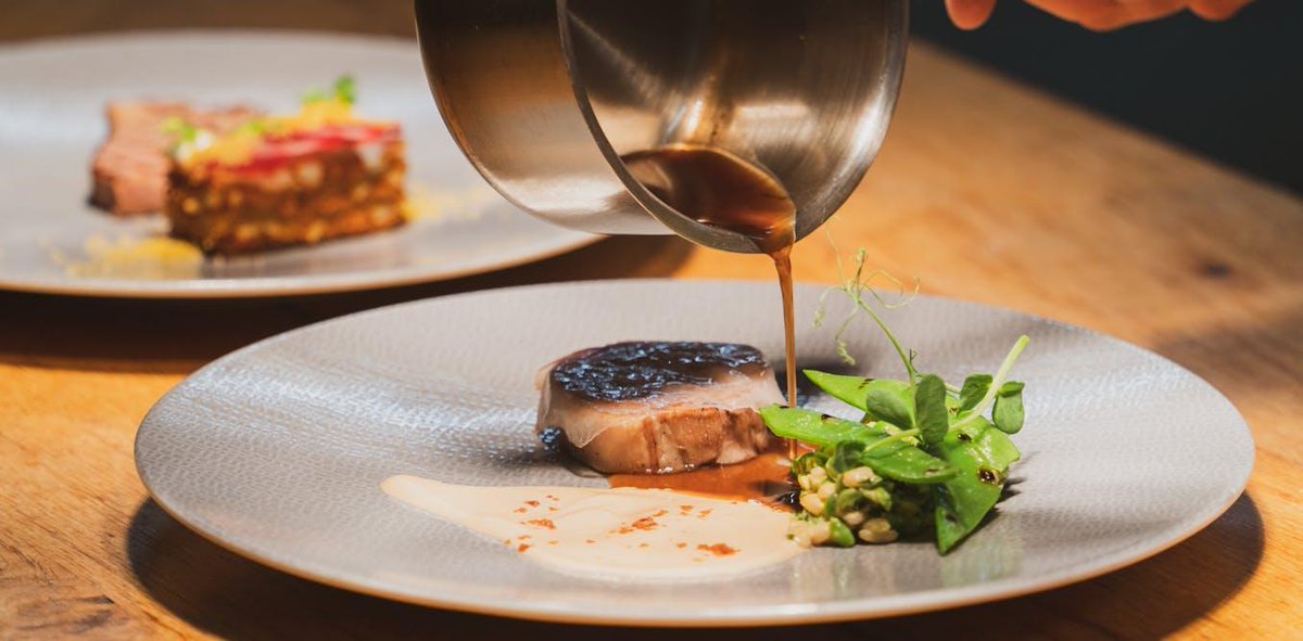 FR_Conversation's tweet photo. Comment le Guide Michelin rebat les cartes des restaurants qu’il récompense https://t.co/h1TIGzBEl9 https://t.co/5bJftTvuQL