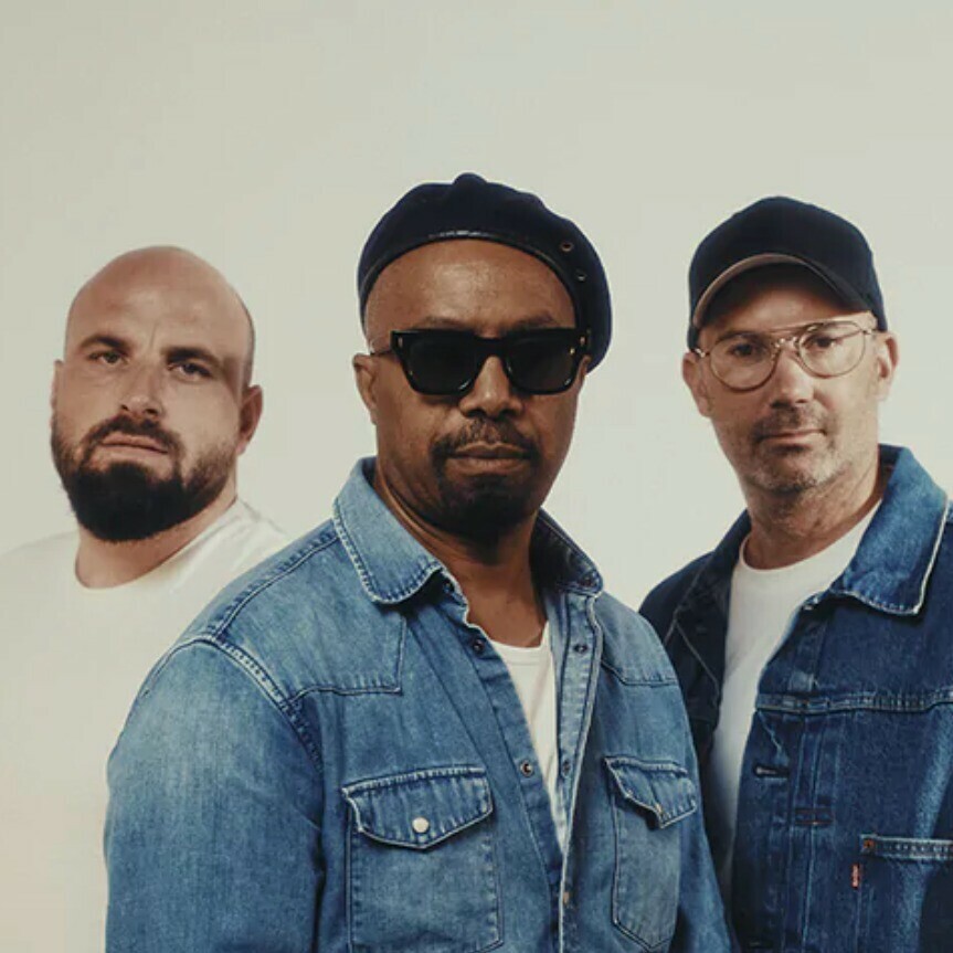 franceinter's tweet image. C'est parti pour #LeGrandDimancheSoir ! Nous sommes en direct avec #PascaleArbillot qui joue dans la pièce "Interruption" au @ThAntoineOff, brisant les tabous sur l’#IVG. Côté musique, le flamboyant blues créole de @DelgresBand nous enflamme ➡️ l.franceinter.fr/6QZ