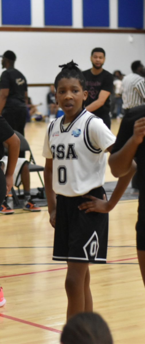 girlzprepreport's tweet photo. London's bridge won't be falling down and since Moore is a 2030 playing up, I forsee her game going up,up and away @bballnation13 #LadysFirstInvitational https://t.co/l6Hzc2eS6U