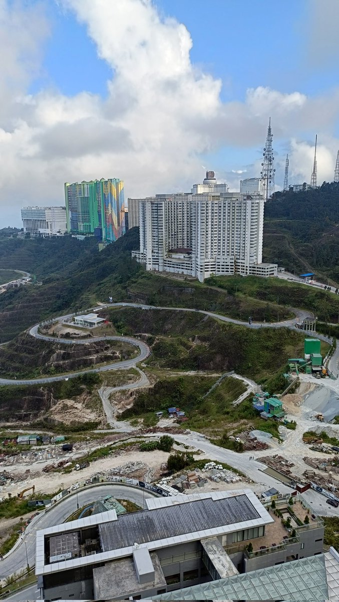 Take a break bawak motor naik bukit Genting hari ni