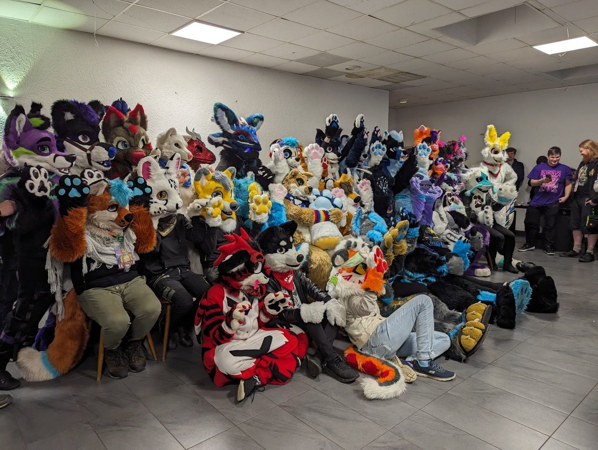 Been at the furmeet in Marl for the first time this weekend and damn there are so many furs here. I sadly didn't get to talk with many, but the #fursuit's they got there are hella cute! 😊 📸: Myself
