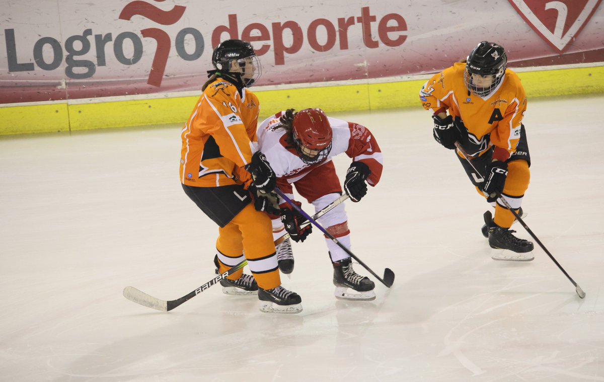 El equipo femenino del @clubhielojaca acaba la temporada, al ser eliminado en cuartos de final de la Copa de la Reina, tras ganar ayer en Logroño y perder hoy en casa ante el Puigcerdà. +INFO: clubhielojaca.com/el-equipo-feme…