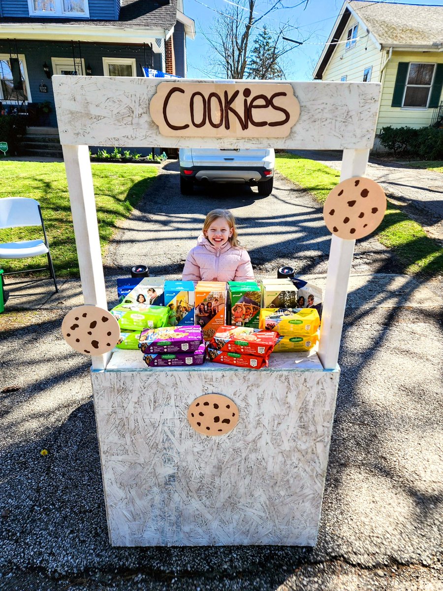 Life update: Selling cookies from our homemade lemonade stand on a sunny Sunday afternoon. If anyone in the Cincy area needs a GS Cookie connection feel free to reach out!