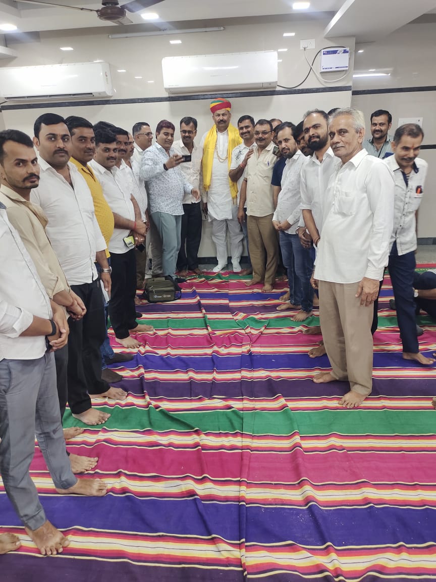 UmsinghINC's tweet photo. आज चेन्नई में राजपूत समाज भवन में आगामी कार्यक्रम के लिए समाज बन्धुओ के साथ मिलकर कल चेन्नई में होने वाले स्नहे मिलन समारोह को लेकर चर्चा की।
कल सर्व समाज के प्रवासी भाइयों से जनसम्पर्क हेतु जालोर-सिरोही लोकसभा क्षेत्र से कांग्रेस प्रत्याशी श्री वैभव गहलोत जी चेन्नई आ रहे हैं। https://t.co/0cbAKAVhUP