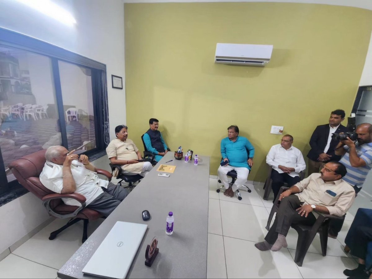 વિસનગર ખાતે મહેસાણા રોડ પર આવેલ પ્રાઇમ સિટી સ્કીમના  પજેસન પ્રસંગે યોજેલ કાર્યક્રમમાં વડનગરના આદરણીય શ્રી સોમભાઈ મોદી તથા કેબિનેટ મંત્રીશ્રી <a href="/irushikeshpatel/">Rushikesh Patel</a> જી સાથે ઉપસ્થિત રહી, સવિસ્તાર ચર્ચા - વિચારણા કરી...