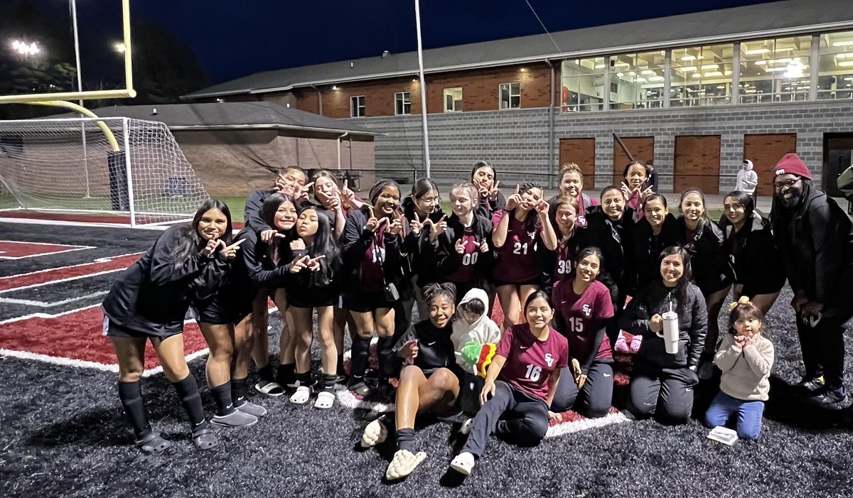 SVWEIGHTS's tweet photo. Great having Women's Soccer visiting us. They are starting to enjoy training and the recovery process.
@COACHCOOK_TE
@svmounties https://t.co/8cRXXZepMH