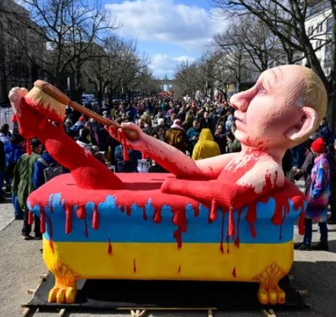 Meanwhile in Berlin..
Was würde wohl passieren, wenn man diese Plastik in Moskau #Russland auf dem Roten Platz platzieren würde ??
Zur Hölle mit #Putin!
#Wahlen #Moldau #fckptn