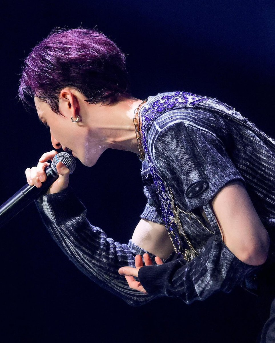 kingchan20s's tweet photo. One of my favorite stage pictures of him https://t.co/M2mzjhXasX