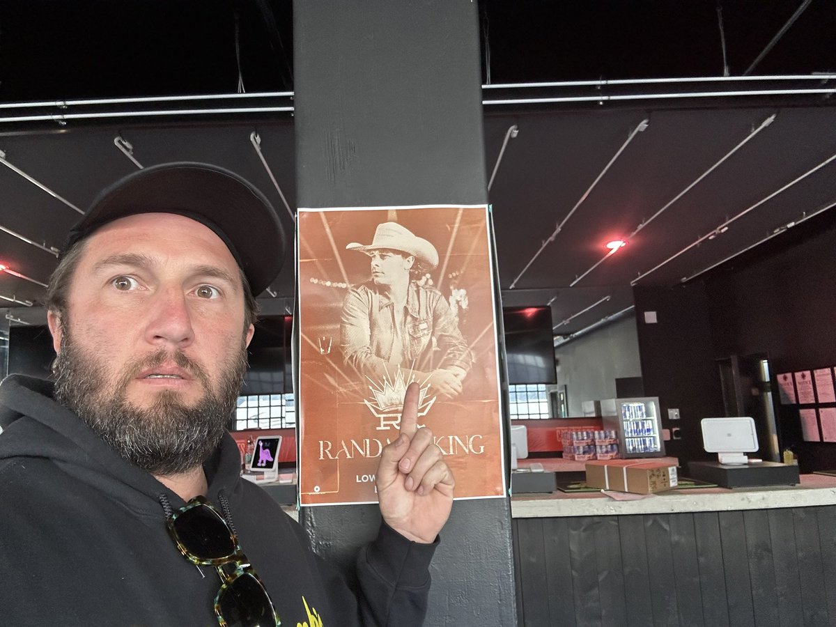 dagnastee's tweet photo. Looking good @RandallKingBand https://t.co/0dtxDlVwwx