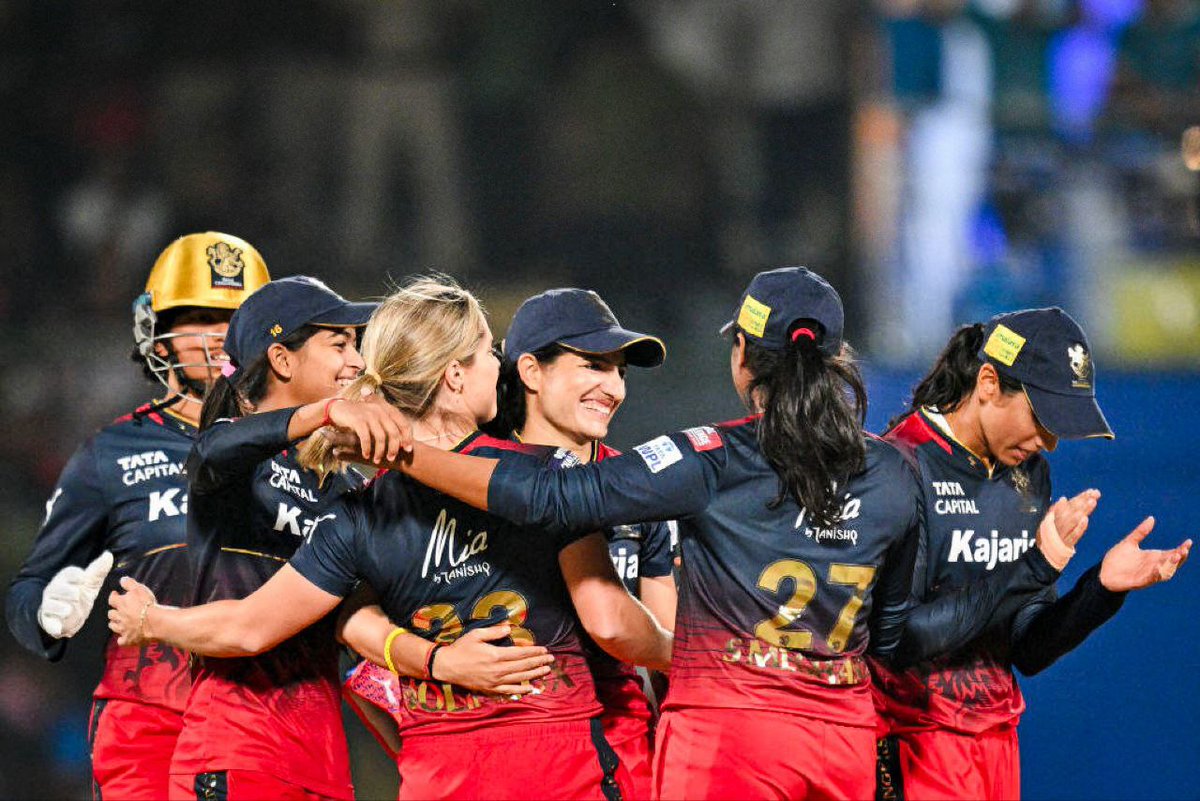 muskansd980's tweet photo. #Queens of RCB have scripted history today ♥️
#CongratulationsRCB
#RCB
#RCBvsDC #WPLFinal #DCvsRCB #RCBvDC #DCvRCB #WPL2024 #CongratulationsRCB💐💐💐
#RCB_RCB_RCB
#WPLFinal
#RCBvsDC
#RCBWvsDCW
#Smriti #rcbqueens https://t.co/5pmobr3EEq