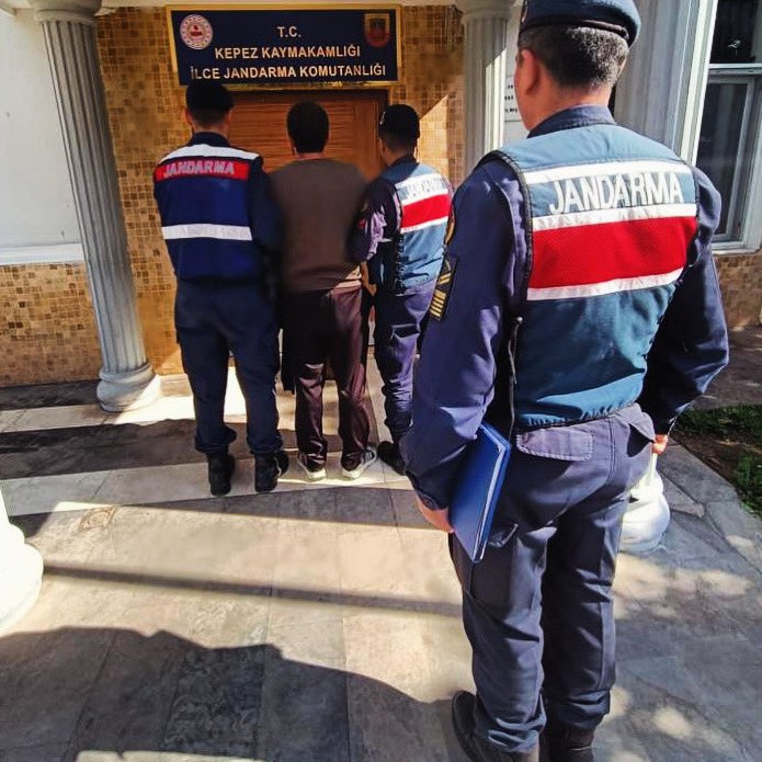 56 Yıl Cezası Olan Firari Antalya’da Saklandığı Villada Jandarma Operasyonuyla Yakalandı … 

instagram.com/p/C4n7BQwtjcr/…