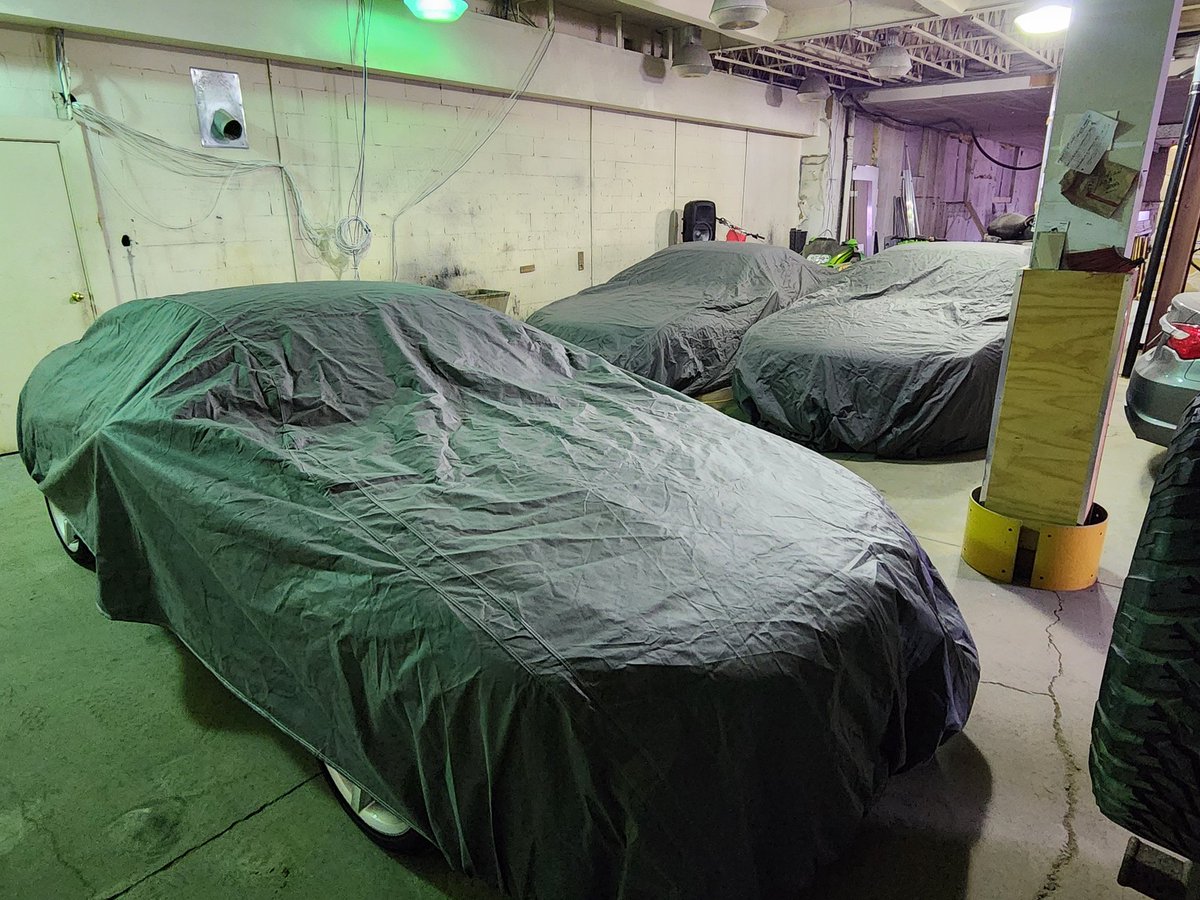 Fatso_Gonzalez's tweet photo. The uncovering has been postponed due to today's recent snowfall. #MercedesBenz #SL500 #SL550 #S63 #AMG https://t.co/3eORRSZ46J
