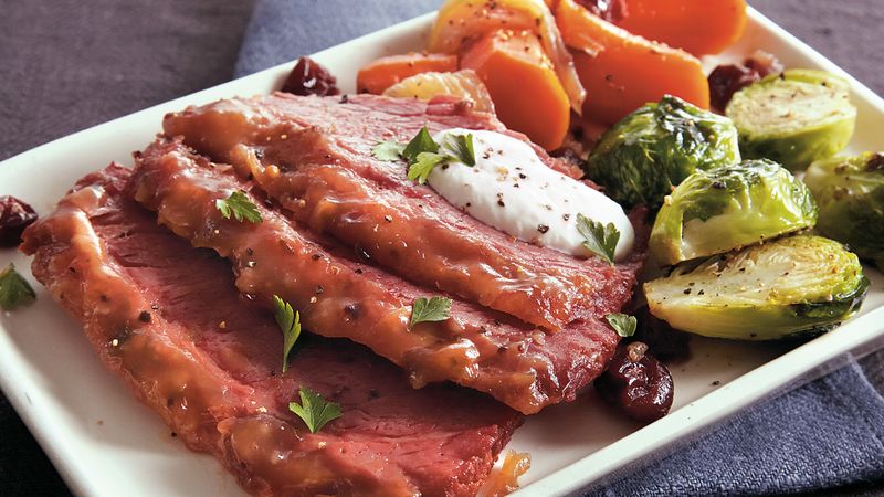 USCranberries's tweet photo. Happy St. Patrick's Day! 💚  Savor the tangy flavor of this Slow-Cooker Cranberry Corned Beef from @BettyCrocker.  https://t.co/Hm7NPdM6Xz https://t.co/ujNmOGkQow