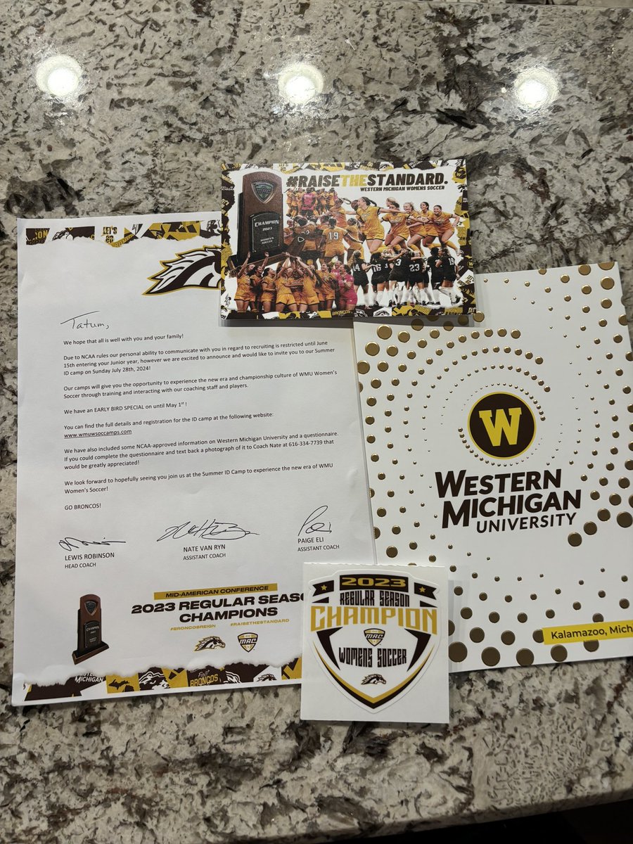 Tatum_Mailander's tweet photo. Thank you @WMUWomensSoccer for the camp invite and mail! Had a great time at the camp in February!! @natevanryn @PaigeEli7 @lewisrobbo @ImYouthSoccer @ImCollegeSoccer @TopDrawerSoccer @PrepSoccer @TheSoccerWire @SoccerMomInt @EclipseSelectSC https://t.co/2nawTyBFSm