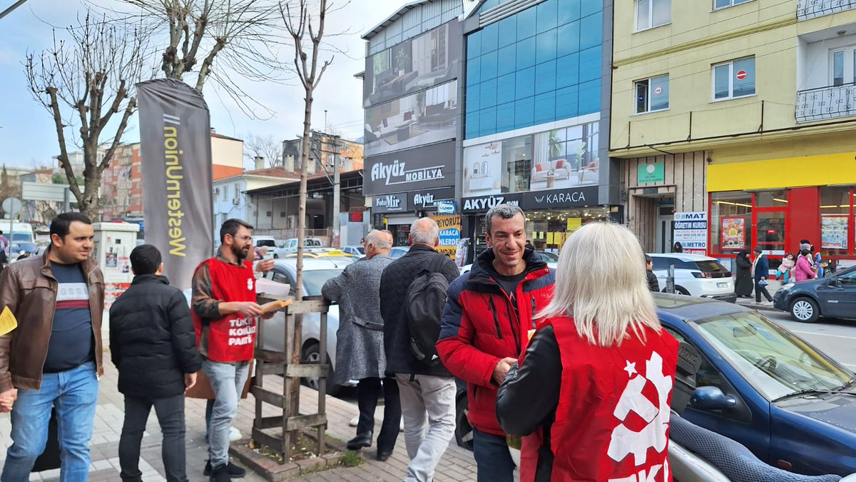 bursatkp's tweet photo. #Yıldırım belediye başkan adayımız İsmail Özsoy bugün Yeşilyayla Caddesi'nde esnafı ziyaret ederek #KomünistBelediyecilik için oy istedi. Zübüklerden kurtulmak için #OylarTKPye https://t.co/PXAu3XYEFk