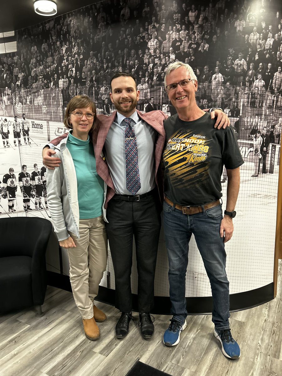 RobMahonPxP's tweet photo. While I have a long way to go to catch some of my distinguished colleagues, last night was my 200th regular season game in the WHL. It was all the more special as my parents were there and it came against the team I started my career with. I’m fortunate to have the job I do. https://t.co/K0Wb2P1fnN