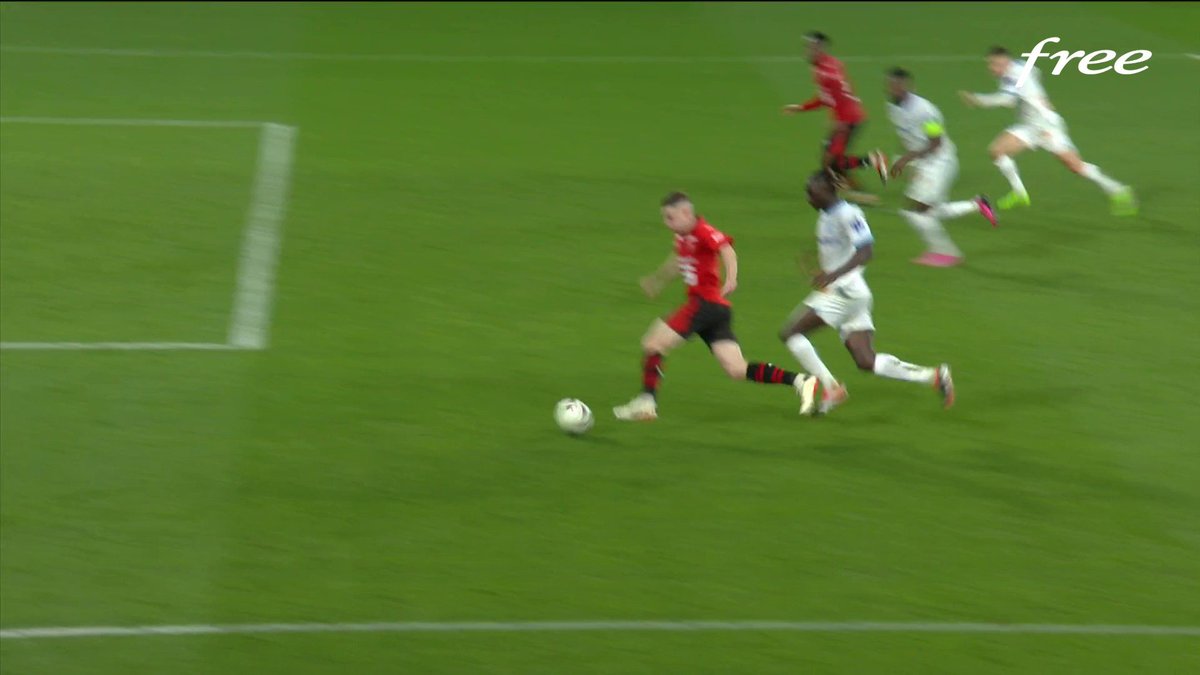 ActuO_M's tweet photo. Il y a vraiment pénalty la dessus. 🤔 #SRFCOM #TeamOM https://t.co/0nlwPnMmLr