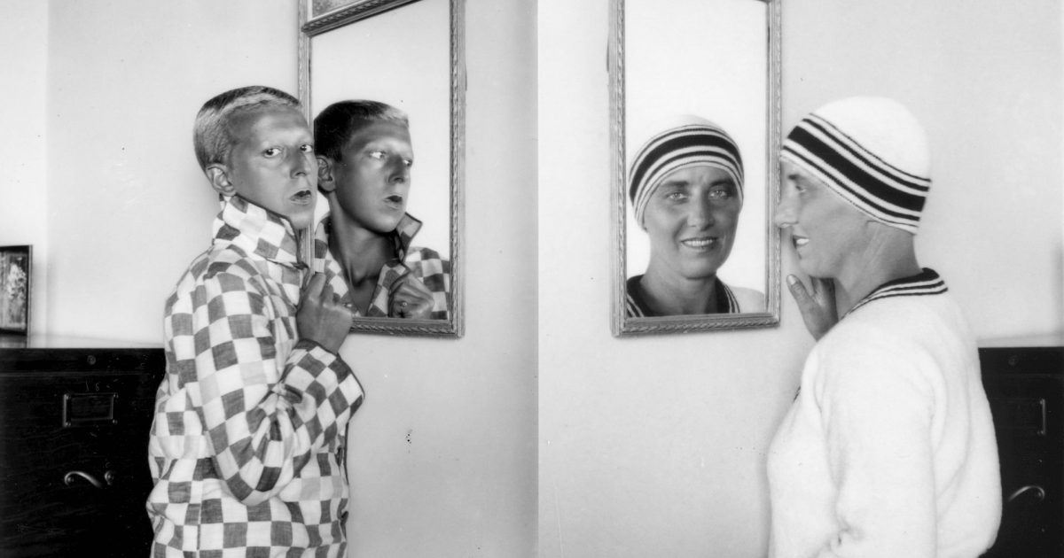 Sur l’île de Jersey, la Gestapo passa le seuil de leur porte alors que Marcel Moore et Claude Cahun dînaient. Les deux savaient depuis quelques temps le couperet proche. Lorsque les Nazis entrèrent, Claude Cahun leur dit :

« Trop tard, l'Allemagne a perdu la guerre. » ⬇️