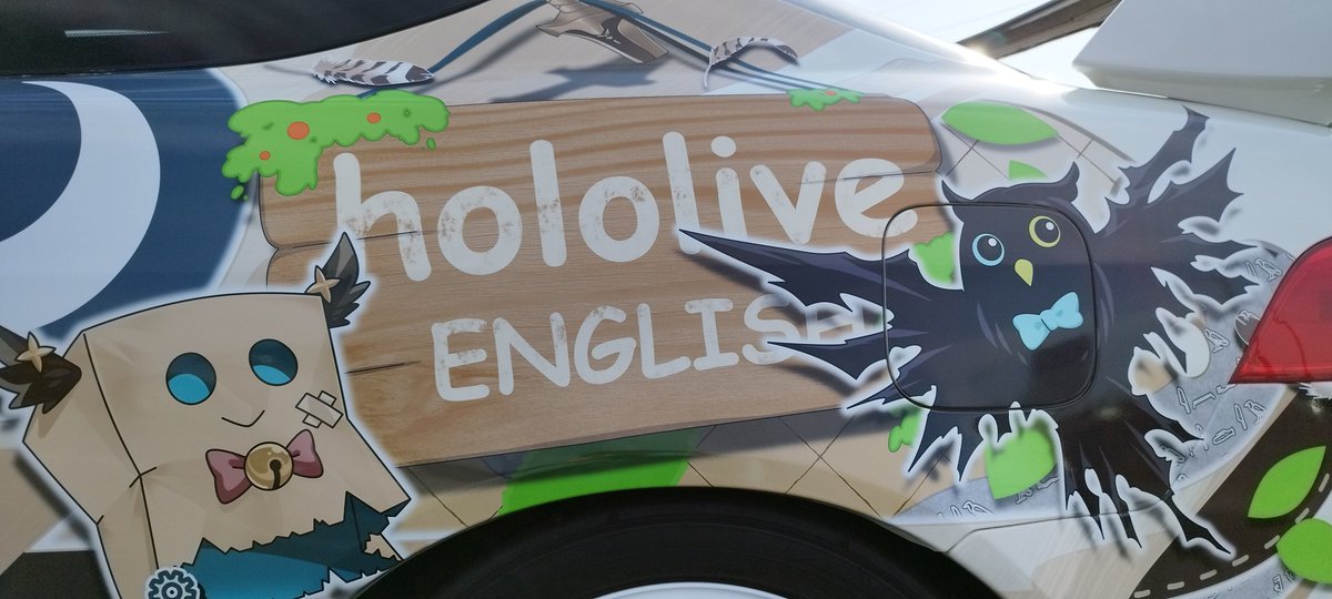 lspin1220's tweet image. 「Oh! hi! 誰かなー？七詩ムメイです！」
この度ホロライブEN Promise 七詩ムメイ貼らせて頂きました🪶
【デザイン・イラスト】
🪶蝶夜様(@Chouyax_x)
🪶めっしゅ様(@mesh_kuroto)

【ステッカー出力・施工】
🪶サカタデザイナーズ様(@SakataDesigners)

 #drawMEI
 #ムメ絵