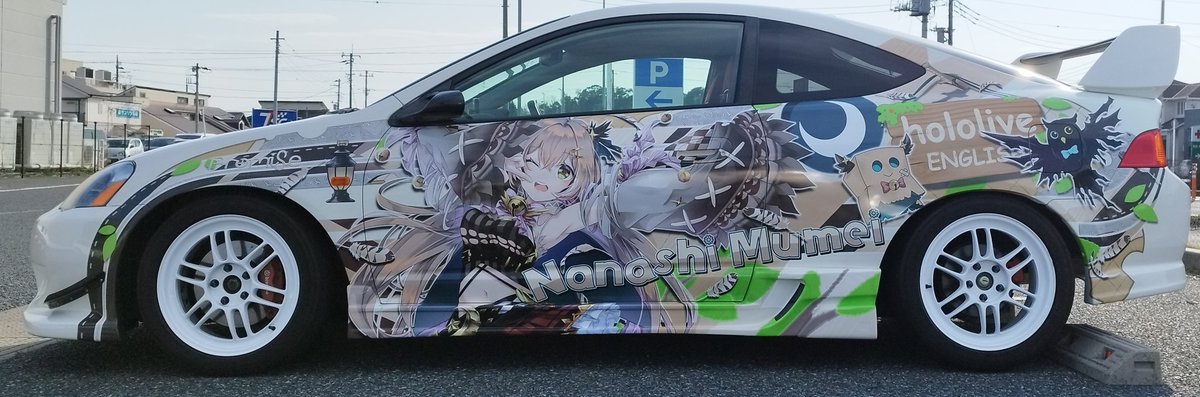 lspin1220's tweet image. 「Oh! hi! 誰かなー？七詩ムメイです！」
この度ホロライブEN Promise 七詩ムメイ貼らせて頂きました🪶
【デザイン・イラスト】
🪶蝶夜様(@Chouyax_x)
🪶めっしゅ様(@mesh_kuroto)

【ステッカー出力・施工】
🪶サカタデザイナーズ様(@SakataDesigners)

 #drawMEI
 #ムメ絵