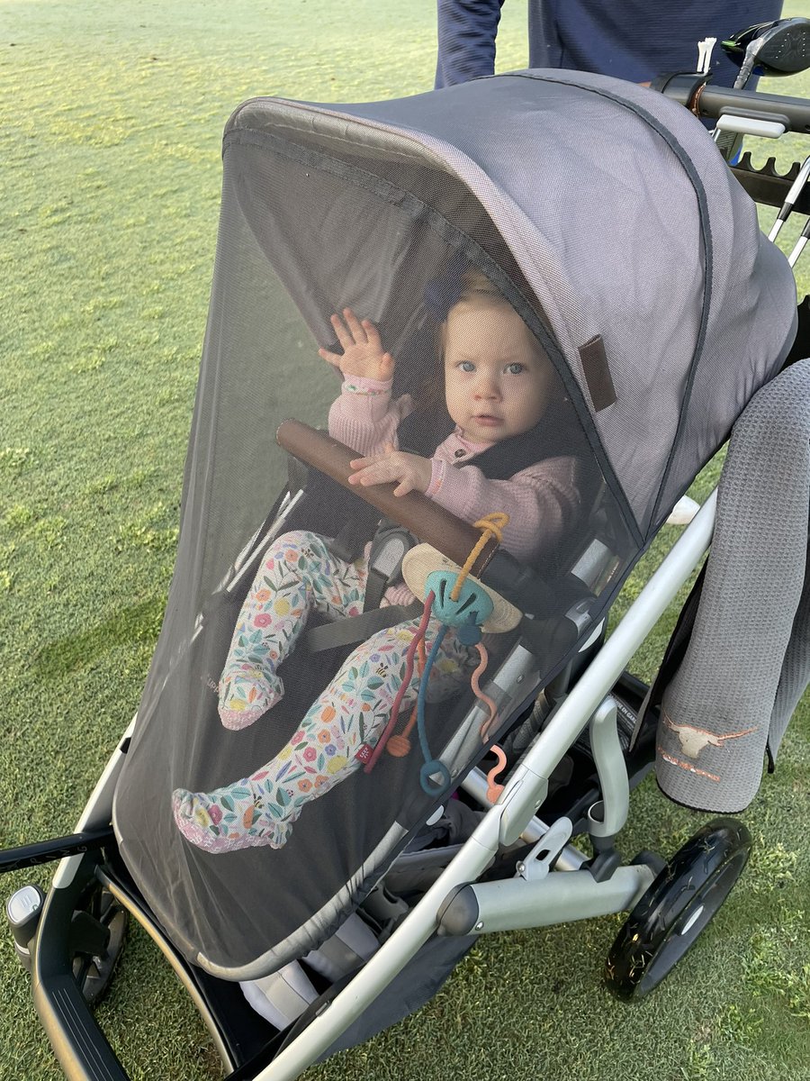 mmh503's tweet photo. Dew sweeping with my baby! 🎀 https://t.co/fLUZjzy0xY