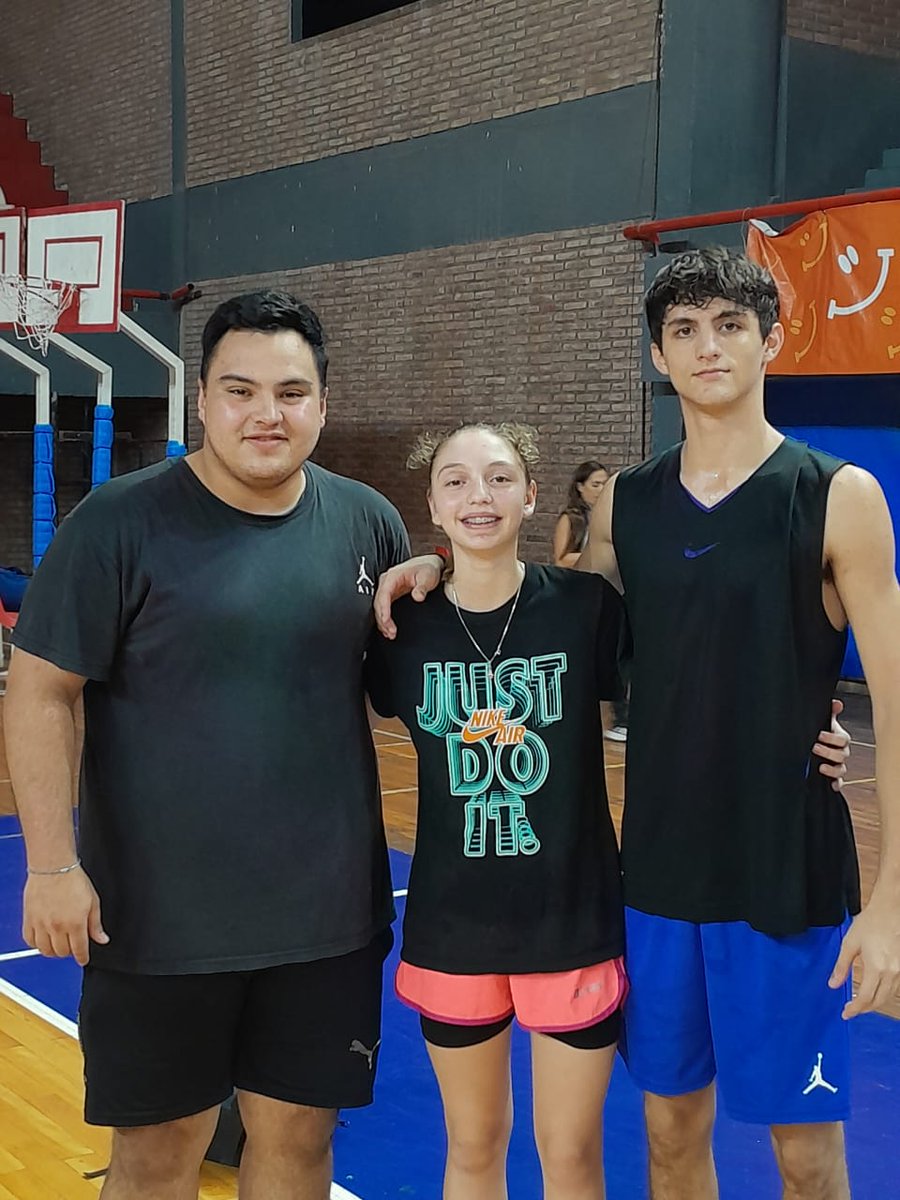Juana Alliot, Bautista Porporato y el Profe Lautaro Pereyra, representantes de República del Oeste en el Programa de Desarrollo Federal que se está llevando a cabo en la ciudad de Santa Fe.