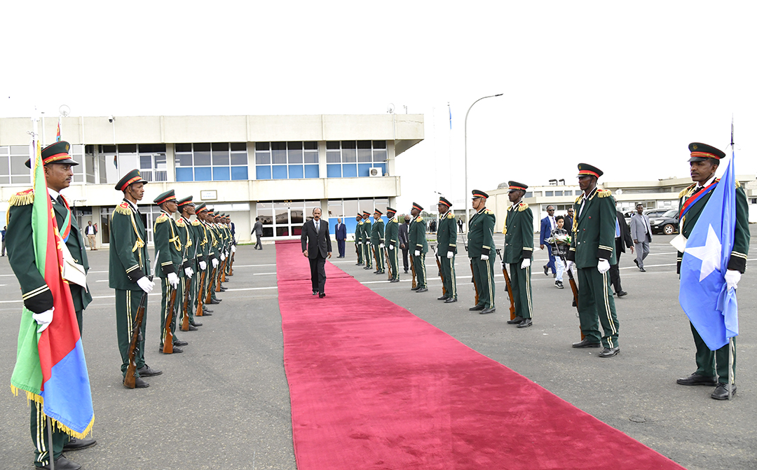hawelti's tweet photo. On invitation of Pre. Isaias Afwerki, President of Federal Republic of Somalia, H.E. Hassan S. Mohamud arrived in Asmara in mid-afternoon hours tdy for two-day working visit. Pre. Hassan &amp; his delegation were accorded warm welcome by Pre. Isaias on arrival at Asmara Intl. Airport https://t.co/mFwJgbRu3U