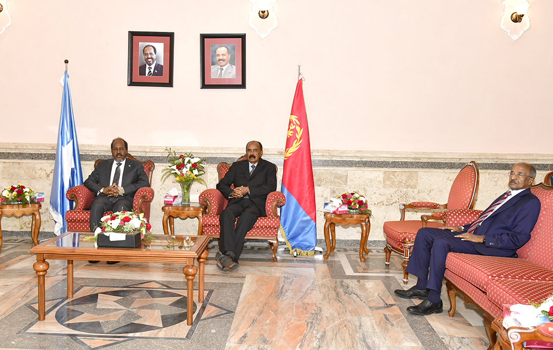 hawelti's tweet photo. On invitation of Pre. Isaias Afwerki, President of Federal Republic of Somalia, H.E. Hassan S. Mohamud arrived in Asmara in mid-afternoon hours tdy for two-day working visit. Pre. Hassan &amp; his delegation were accorded warm welcome by Pre. Isaias on arrival at Asmara Intl. Airport https://t.co/mFwJgbRu3U