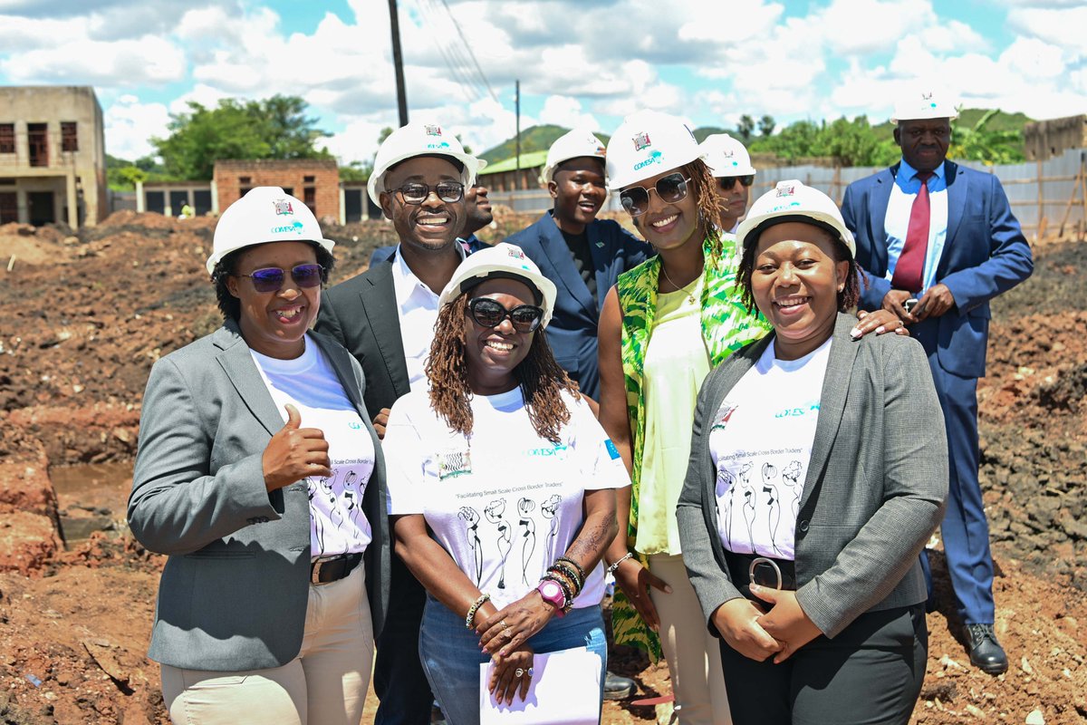 COMESA_HQ's tweet photo. By improving #infrastructure and creating #modernmarket facilities, this initiative has the potential to stimulate economic growth, enhance #regionalintegration, and foster closer ties between #COMESA Member States. #Chipata #EUCOMESASupport #GrowingTogetherforProsperity https://t.co/DrnkhH8PpM