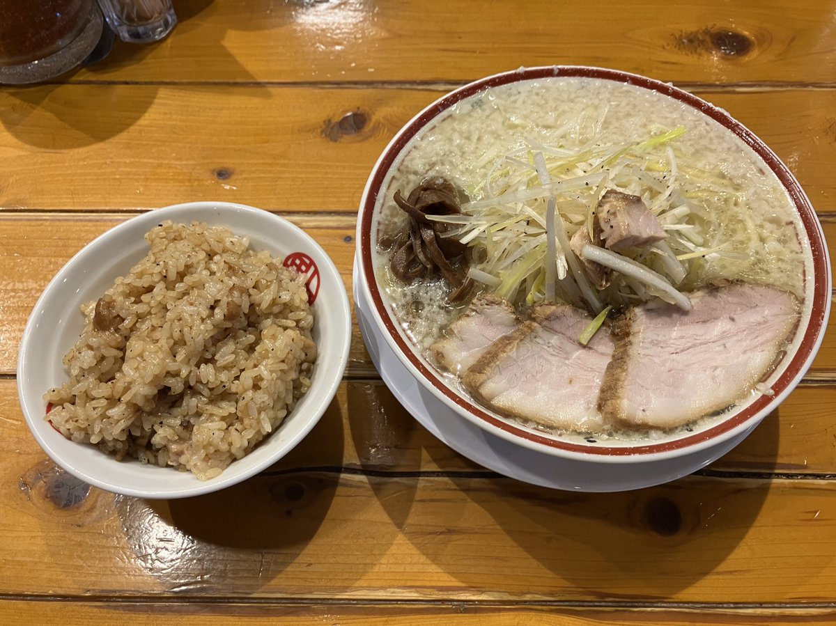 Ringoeagle17's tweet photo. 中華そば専門　田中そば店
太白区長町/ラーメン

ねぎそばと肉めしの黄金セット👑
もちろん背脂もつけて👏
とにかくわ〜はネギが好きなんや、、、
肉めしつけるのはやめとこうかなとか一瞬思うけど、結局罪悪感より満足感が圧勝します✌️

#ラーメン
#田中そば店
#ねぎそば
#肉めし https://t.co/ALYdKxHTZk