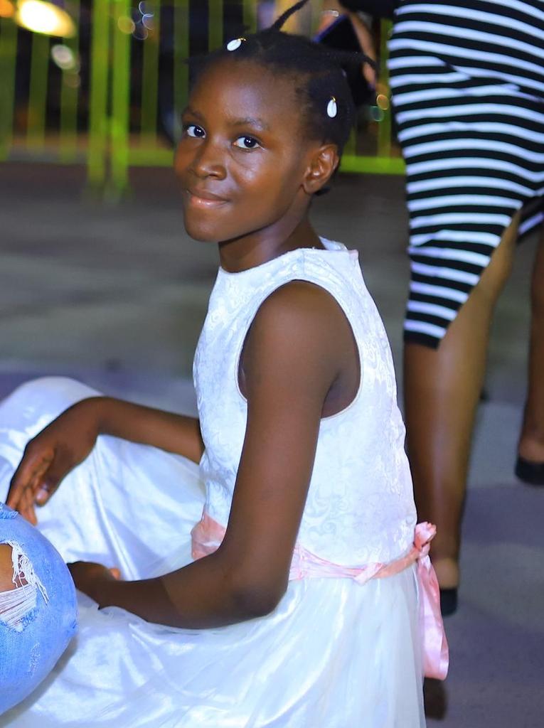 ‹‹ Ma fille de 12ans a disparu depuis hier soir. Svp aider moi avec un maximum de partage pour qu'on puisse la retrouver 🙏🏾🙏🏾🙏🏾😢.  
Contacts : 696 350 857  -  690 368 348 - 670 018 484 et 672 936 592 ››

Partageons pour aider ce père à retrouver sa petite princesse 🙏🏾