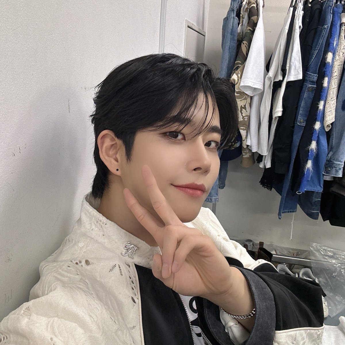 offclASTRO tweet picture