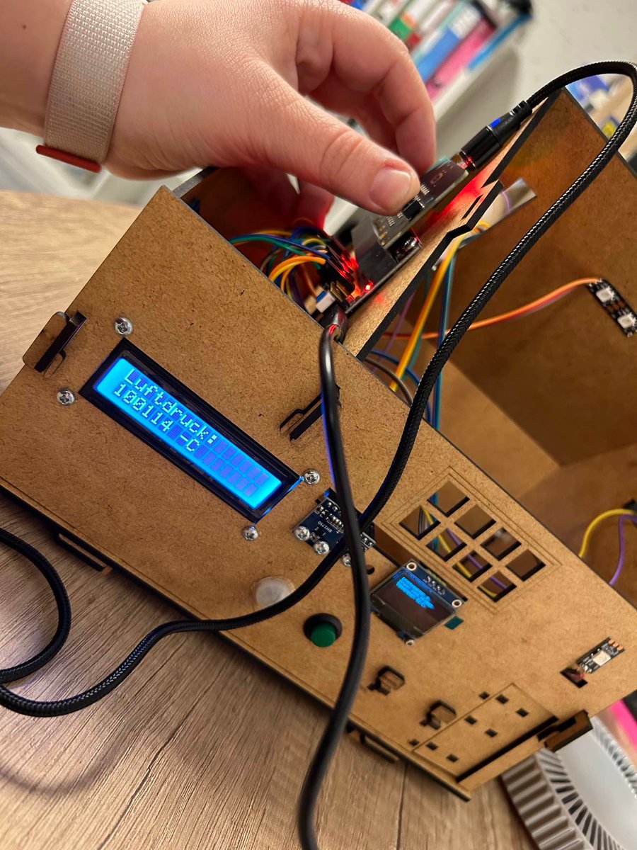 ThomasLeitgeb's tweet image. 🌟🤖 Update🚀
Im #HLG Coding und Robotik der PH Burgenland  sind wir mitten im 2. Semester und die Ergebnisse sind einfach umwerfend!