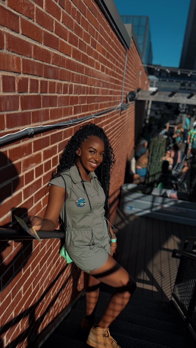 the next Disney princess. ✨ tweet media