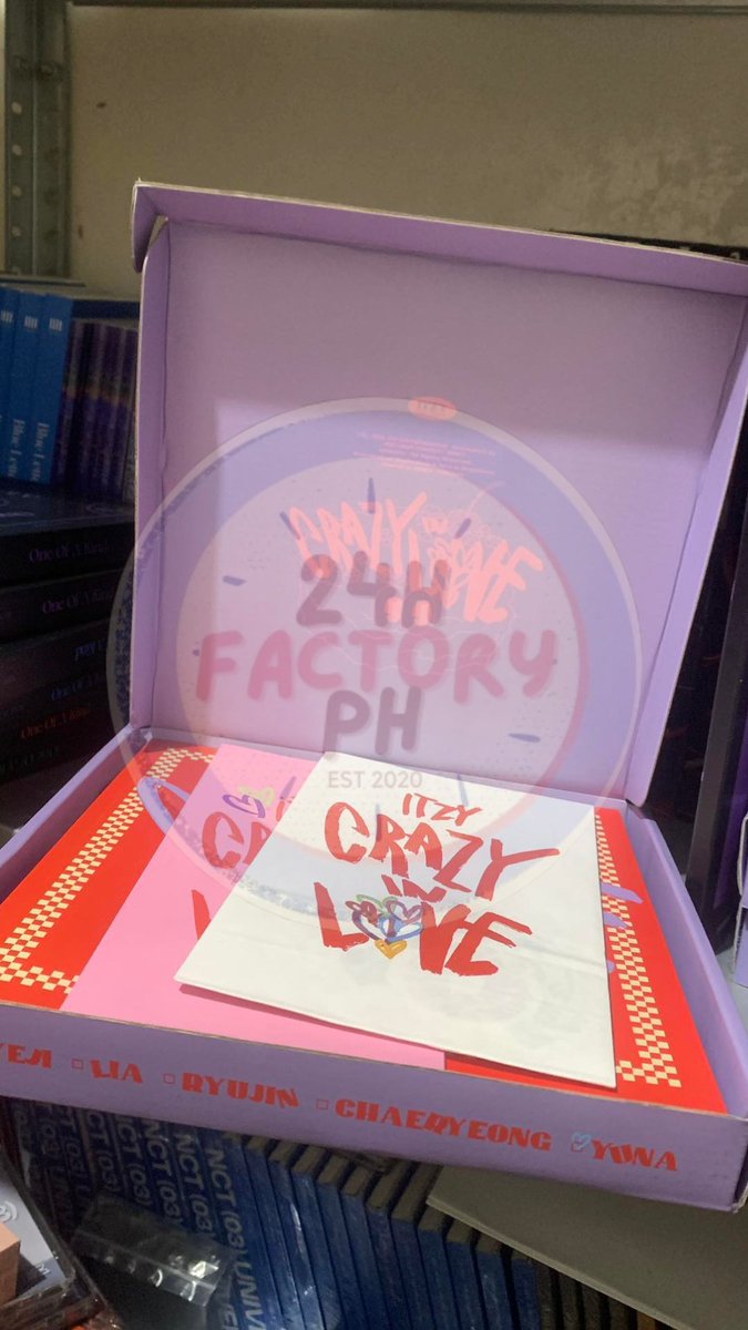 24HFactoryPH's tweet image. #NaDemonyo_Onhands
WTS LFB
Itzy Crazy In Love Album ₱80 (+ ₱20 pf)
✅ unsealed
✅ with inclusions (sealed sticker)
MOP: Gcash/Unionbank
MOD: shapi c/o ONLY
💌 Kindly comment the ver or dm us!