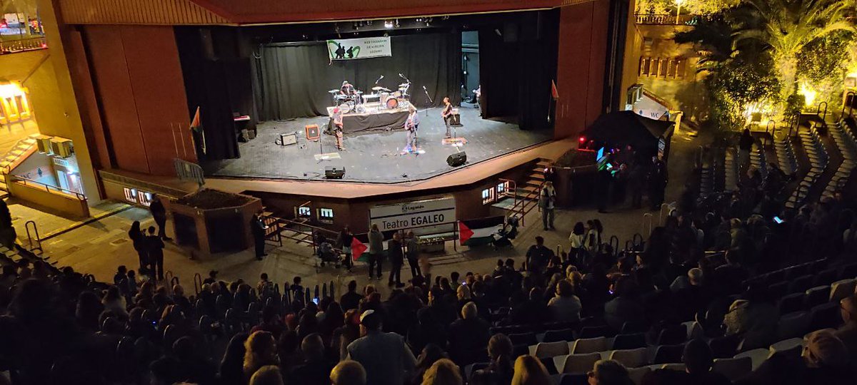 flav_leganes's tweet photo. Gracias a los asistentes y a todas/os que han posible el concierto solidario, “MÚSICA EN RED PARA PALESTINA” La recaudación irá a beneficio de UNRWA para ayudar al pueblo Palestino.
¡EXIGIMOS QUE PARE EL GENOCIDIO EN PALESTINA! https://t.co/3W6fYrugg5