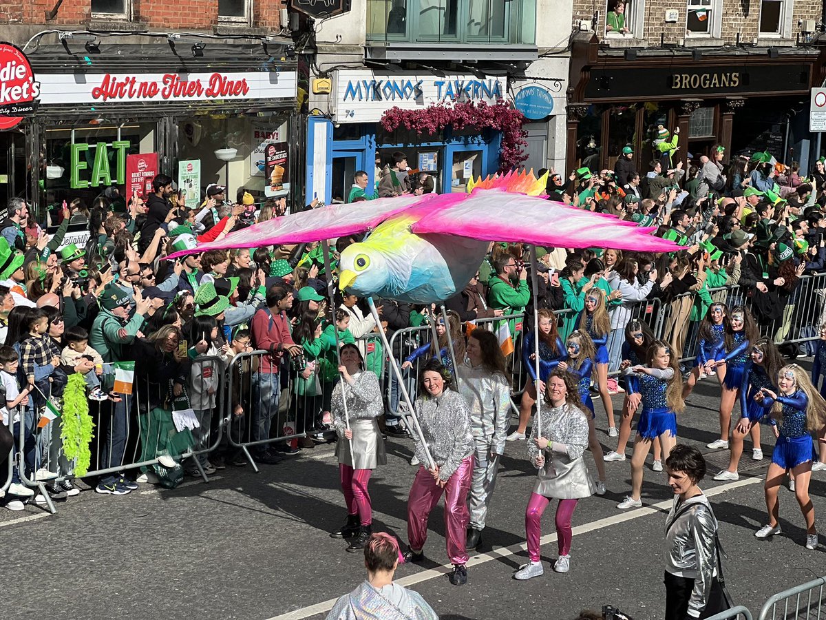 eleanormmannion's tweet photo. Wonderful creativity, dancing and sparkly costumes on display at Dublin’s St Patrick’s Day Parade ☘️🇮🇪 #SPF24 #StPatricksFestival https://t.co/ClLmCB5MBZ