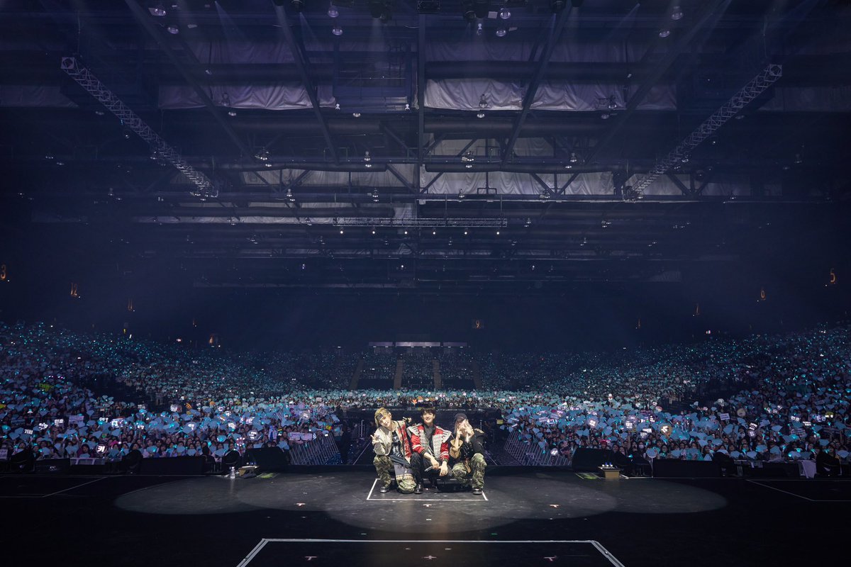 xoalsoc's tweet photo. SHINee WORLD VI [PERFECT ILLUMINATION] in HONGKONG

#SHINee #샤이니 
#SHINee_WORLD_VI #HONGKONG https://t.co/USZYrZRZrX