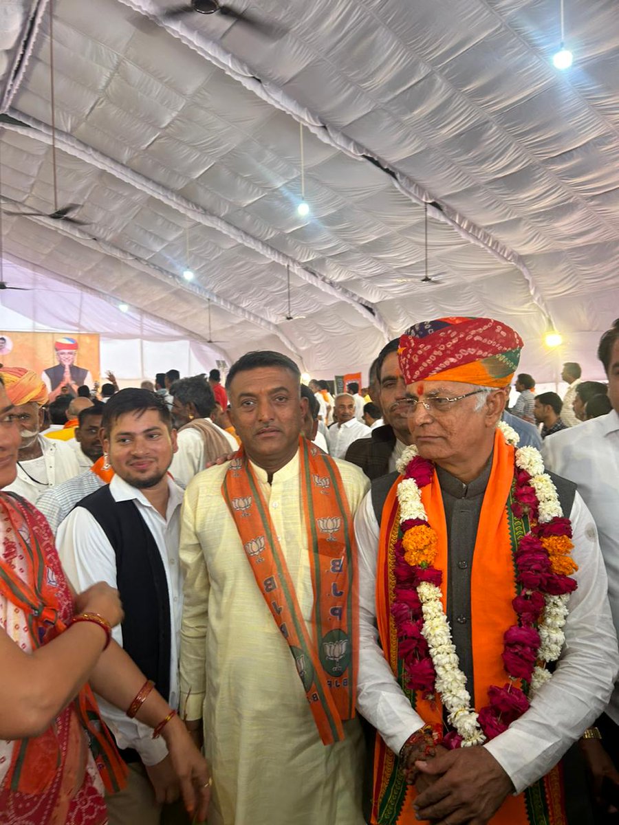 dewasi2_ram's tweet photo. जोधपुर के भाजपा के लोकप्रिय प्रत्याशी आदरणीय गजेंद्र सिंह जी शेखावत साहब के प्रधान कार्यालय के उद्घाटन समारोह में भाग लेकर शेखावत साहब को जीत की अग्रिम शुभकामनाएं प्रेषितदी। https://t.co/y3G0C0g1kn