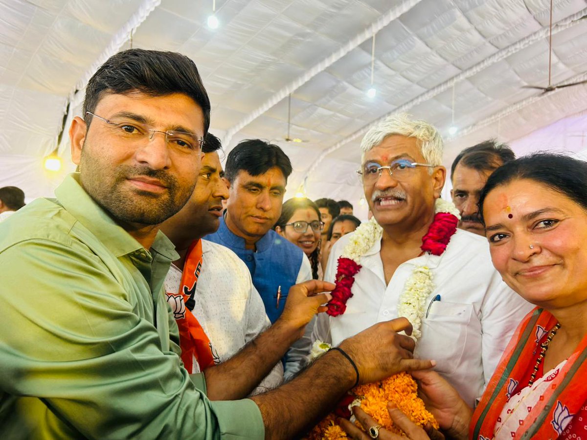 dewasi2_ram's tweet photo. जोधपुर के भाजपा के लोकप्रिय प्रत्याशी आदरणीय गजेंद्र सिंह जी शेखावत साहब के प्रधान कार्यालय के उद्घाटन समारोह में भाग लेकर शेखावत साहब को जीत की अग्रिम शुभकामनाएं प्रेषितदी। https://t.co/y3G0C0g1kn
