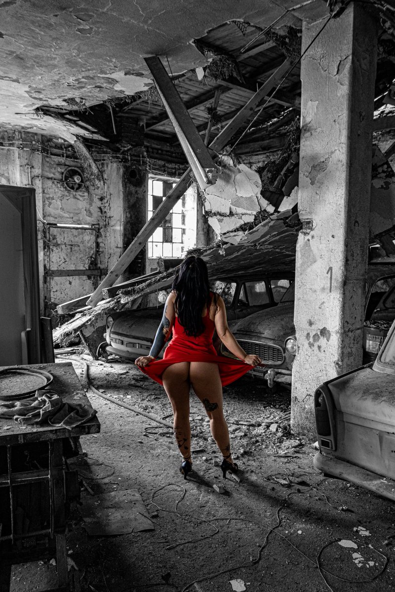 Nurbex_Woman's tweet photo. Another cool location

https://t.co/iA0qyovxTG

#urbex #nurbex #nsfw #nudes https://t.co/tSQNKlNuzu