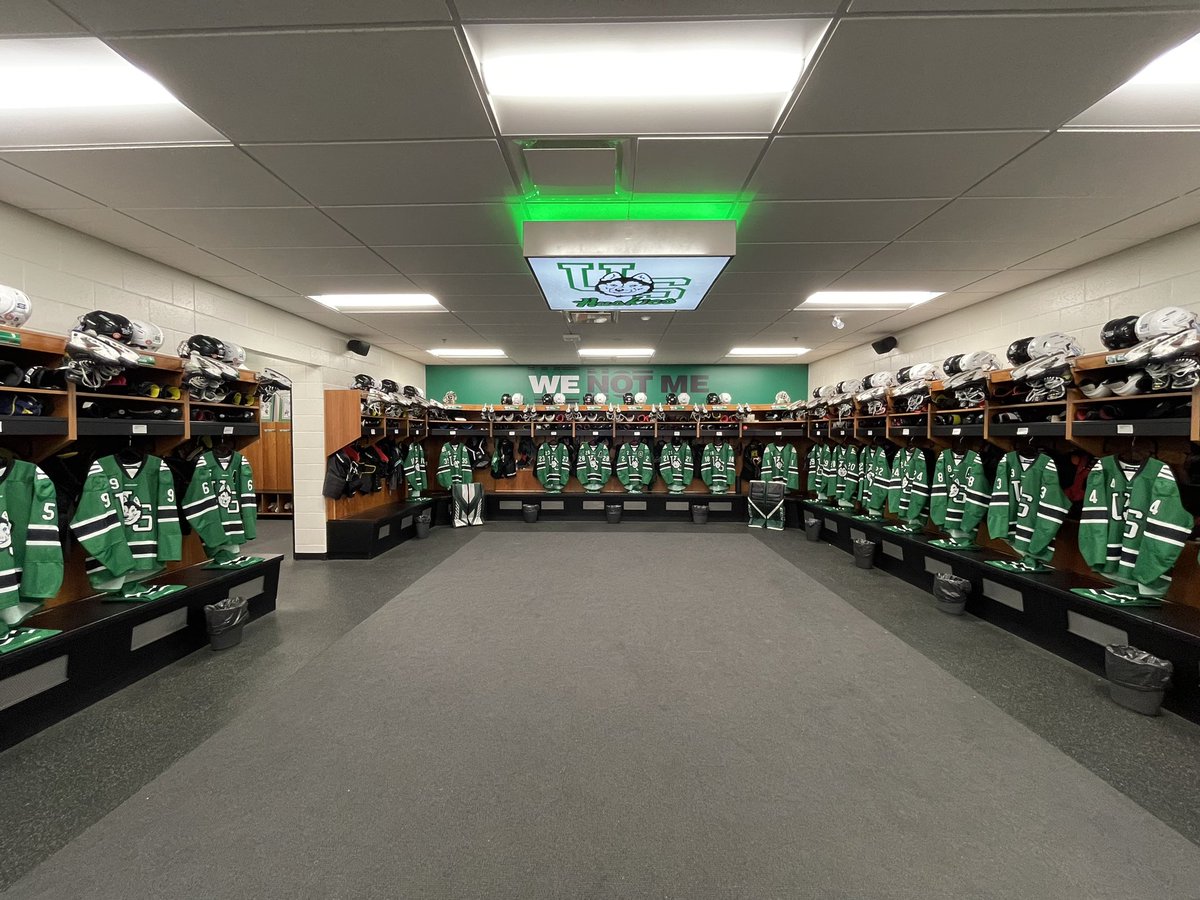 Last set up for the season. Back in our greens to finish it off. What a year it has been. Lots of adversity thrown our way but we dealt with it the best we could. I couldn’t be more proud of our team. Let’s send our seniors off with a win. #BGSD #HuskiePride @HuskiesWHKY