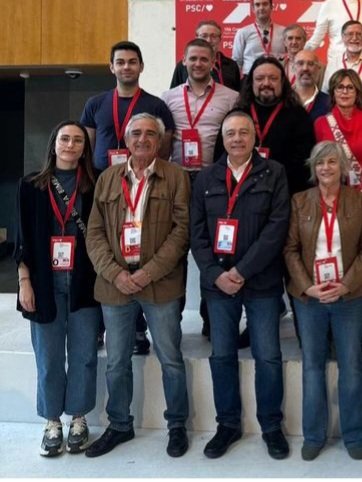 PLTerrassa00's tweet photo. L'altre dia un "company" li passa informacio a VOX per perjudicar un altre company.
Ara un company en practiques!! Es penja el cartell del PSC per fer campanya electoral
On queda la neutralitat dels policies???? @PoliciaTrs @jordi_ballart @RechePatri @UGTajTerrassa https://t.co/6HBsdVR0Ys