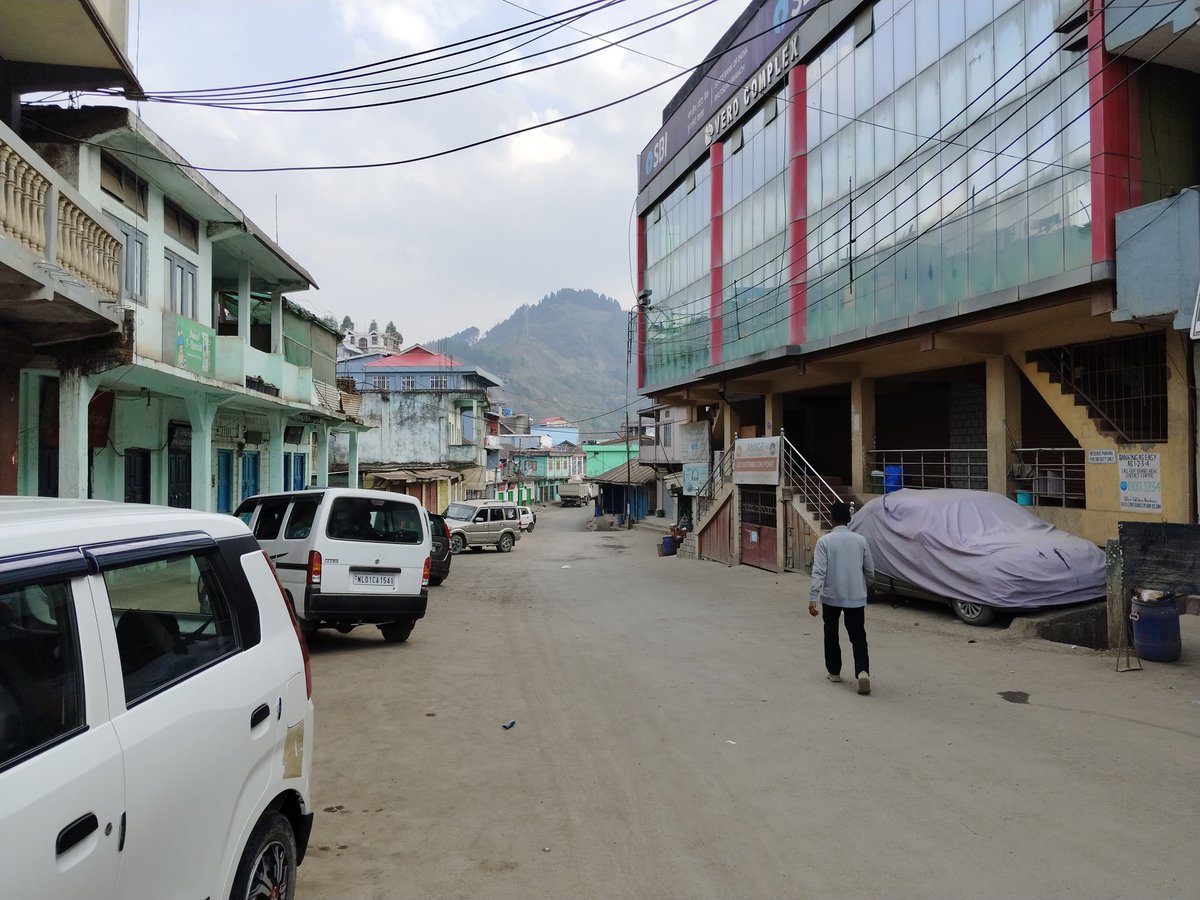 Pfutsero town today.
Almost every shop was closed, because today was Sunday.
We were told that any shop which opens would be finned Rs 5000.
Because today was the day of Sabath.
The day that believers are not supposed to work.
Shops which open need to take 'special permission'.